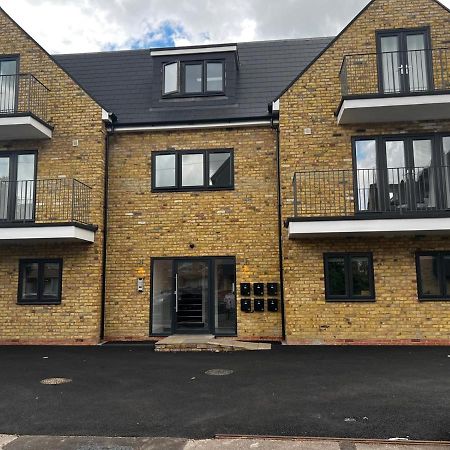 Skyvillion - London Enfield Chase Apartments With Parking & Wifi Extérieur photo