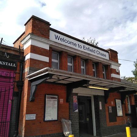 Skyvillion - London Enfield Chase Apartments With Parking & Wifi Extérieur photo