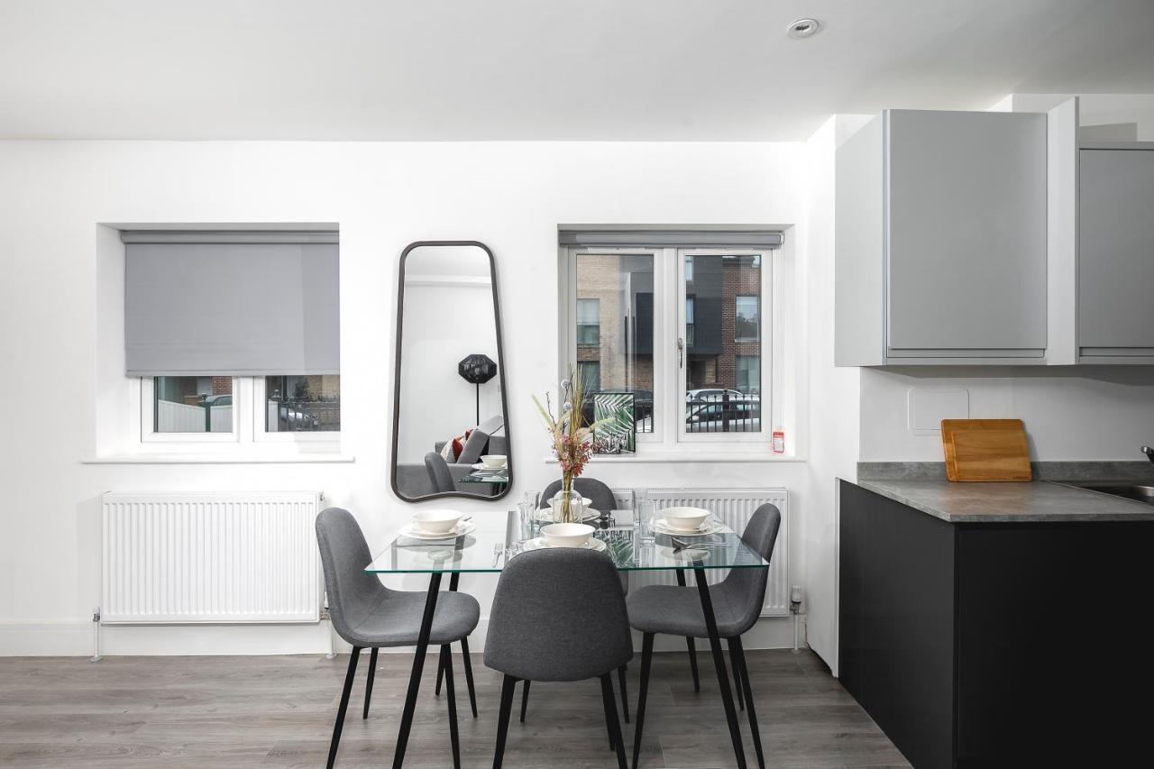 Skyvillion - London Enfield Chase Apartments With Parking & Wifi Extérieur photo