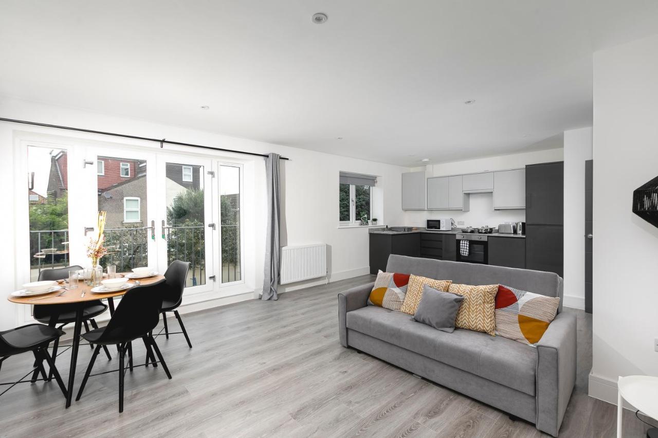 Skyvillion - London Enfield Chase Apartments With Parking & Wifi Extérieur photo