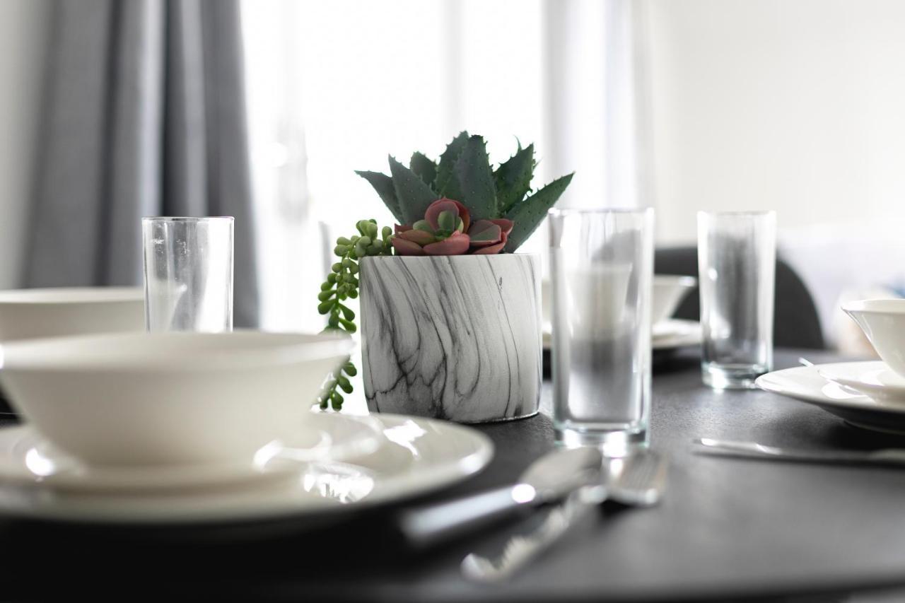 Skyvillion - London Enfield Chase Apartments With Parking & Wifi Extérieur photo