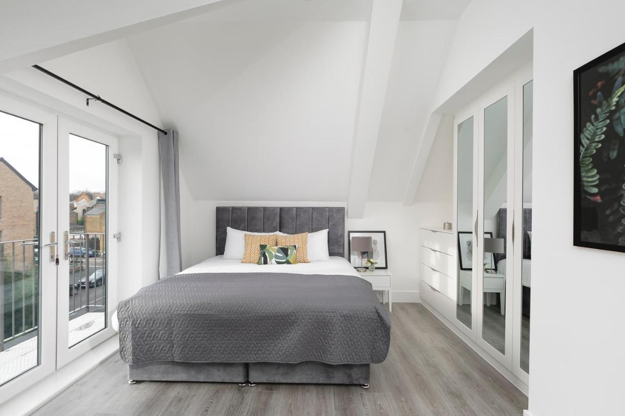 Skyvillion - London Enfield Chase Apartments With Parking & Wifi Extérieur photo
