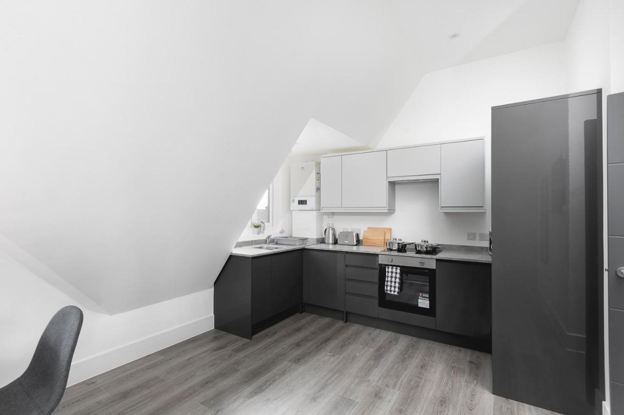 Skyvillion - London Enfield Chase Apartments With Parking & Wifi Extérieur photo