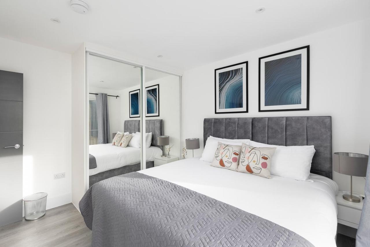 Skyvillion - London Enfield Chase Apartments With Parking & Wifi Extérieur photo