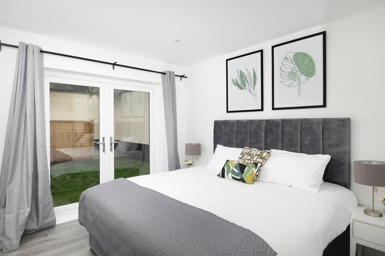 Skyvillion - London Enfield Chase Apartments With Parking & Wifi Extérieur photo
