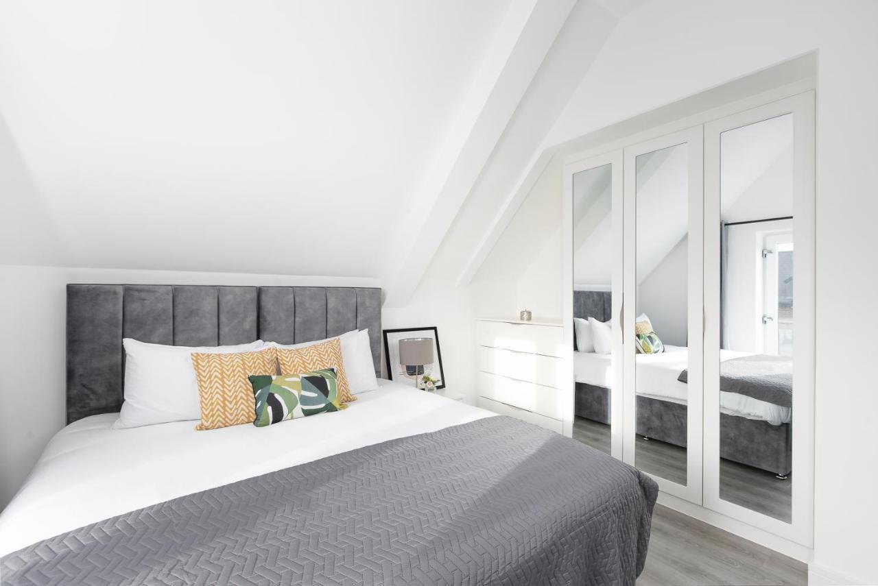 Skyvillion - London Enfield Chase Apartments With Parking & Wifi Extérieur photo