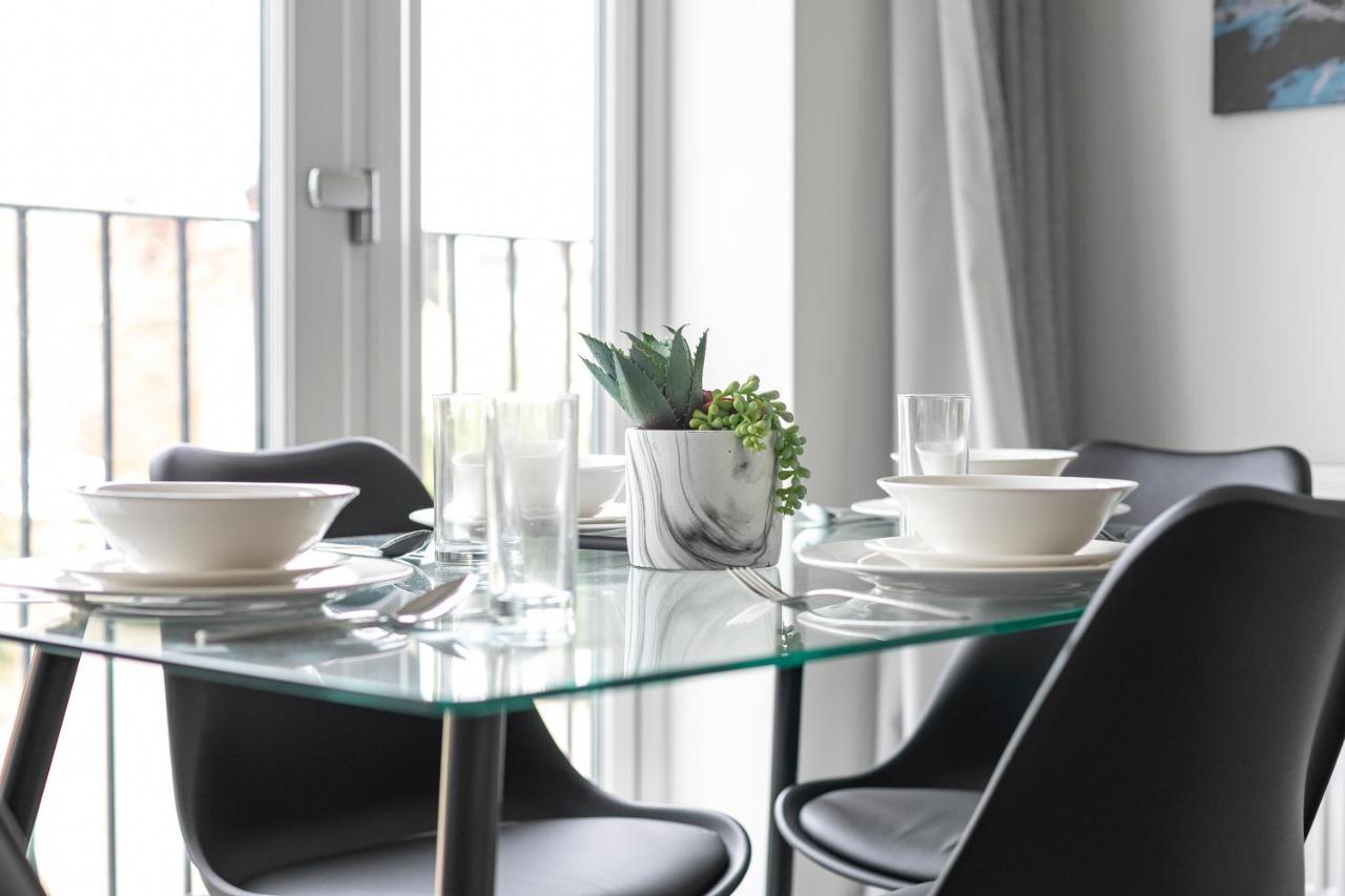 Skyvillion - London Enfield Chase Apartments With Parking & Wifi Extérieur photo