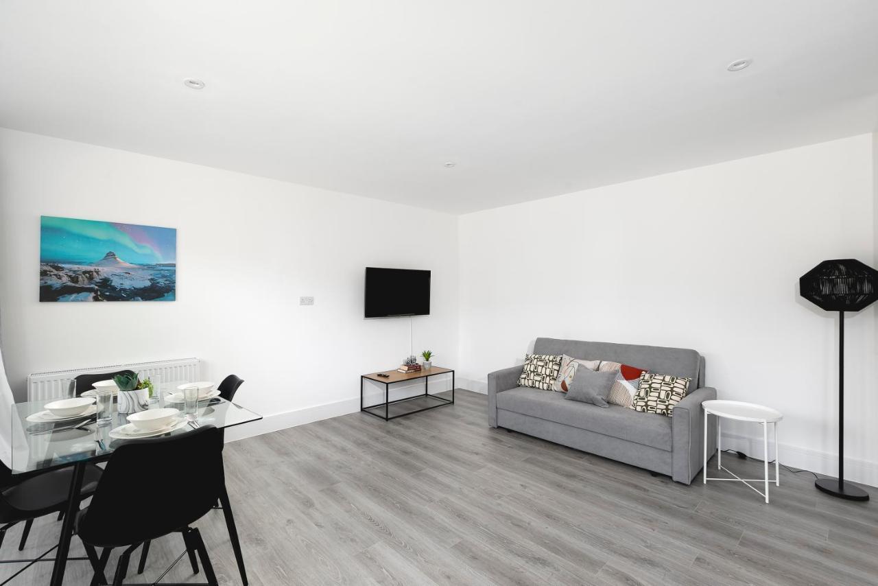 Skyvillion - London Enfield Chase Apartments With Parking & Wifi Extérieur photo