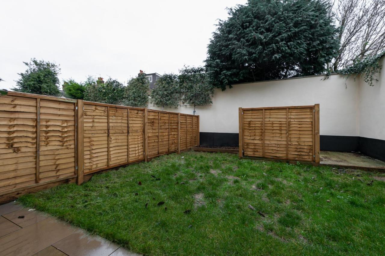 Skyvillion - London Enfield Chase Apartments With Parking & Wifi Extérieur photo