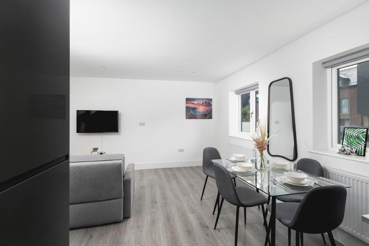 Skyvillion - London Enfield Chase Apartments With Parking & Wifi Extérieur photo