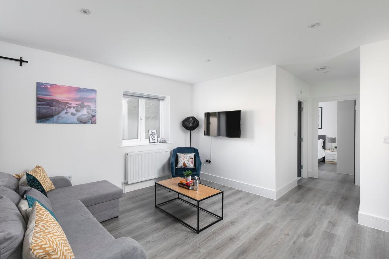 Skyvillion - London Enfield Chase Apartments With Parking & Wifi Extérieur photo
