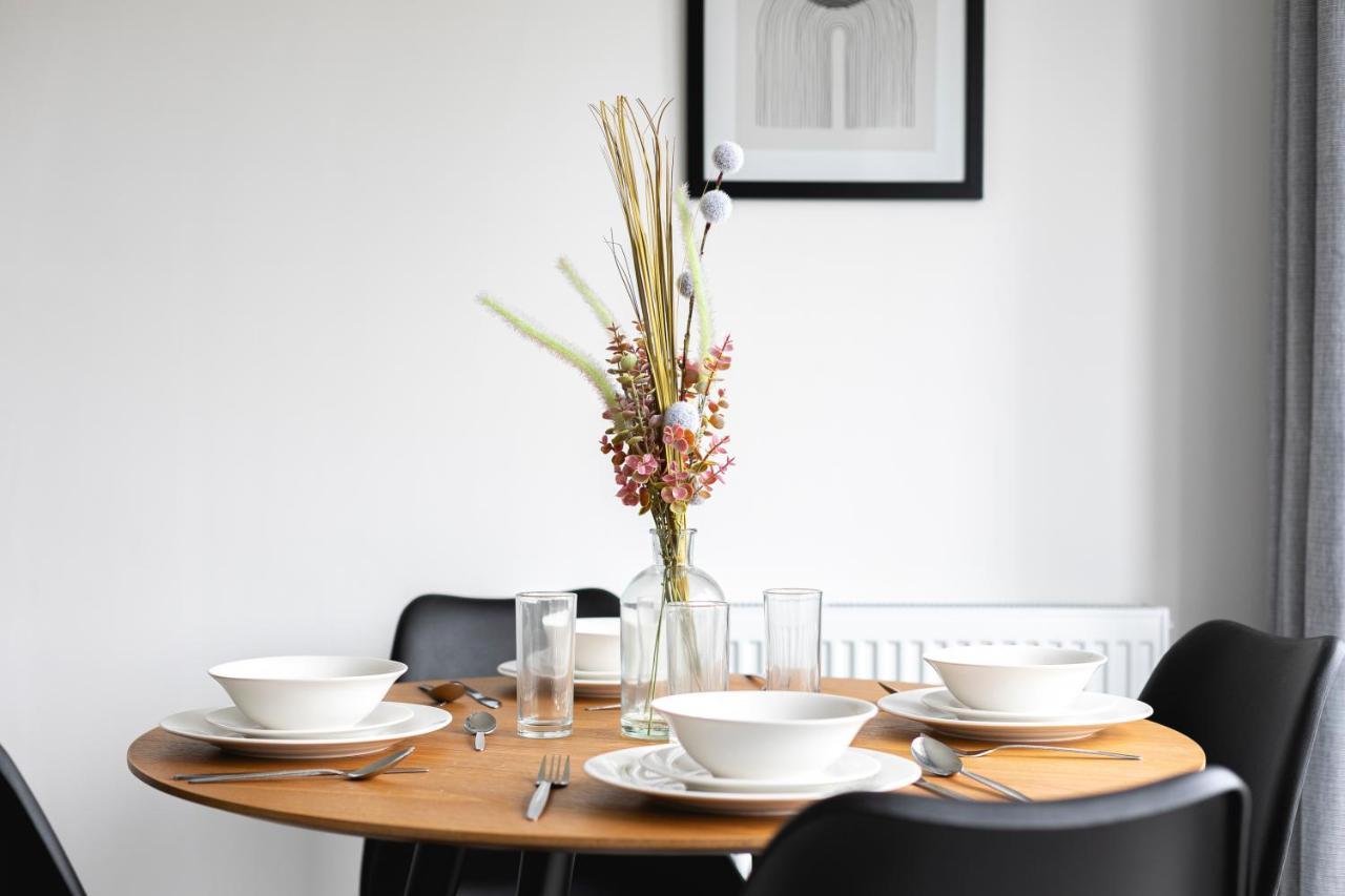 Skyvillion - London Enfield Chase Apartments With Parking & Wifi Extérieur photo