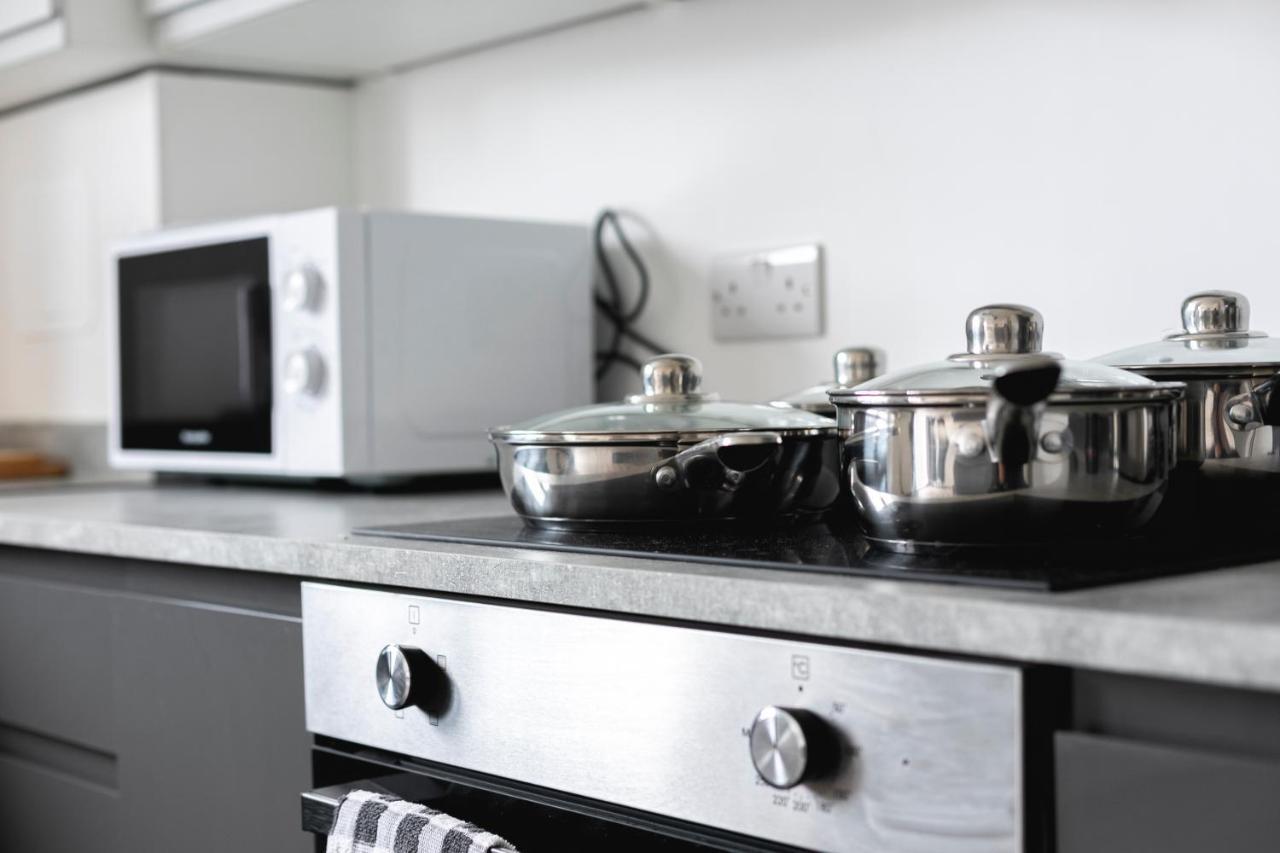 Skyvillion - London Enfield Chase Apartments With Parking & Wifi Extérieur photo
