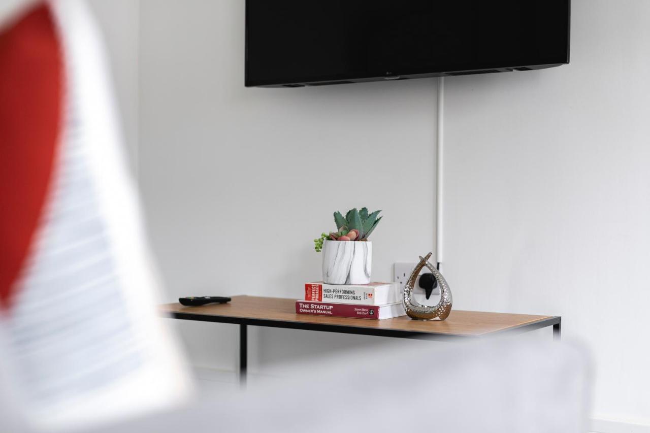 Skyvillion - London Enfield Chase Apartments With Parking & Wifi Extérieur photo