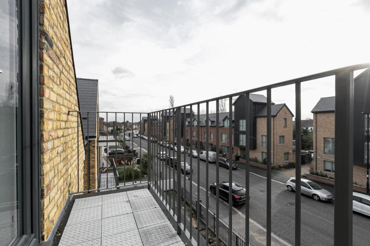 Skyvillion - London Enfield Chase Apartments With Parking & Wifi Extérieur photo