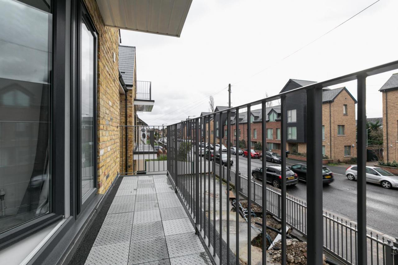 Skyvillion - London Enfield Chase Apartments With Parking & Wifi Extérieur photo