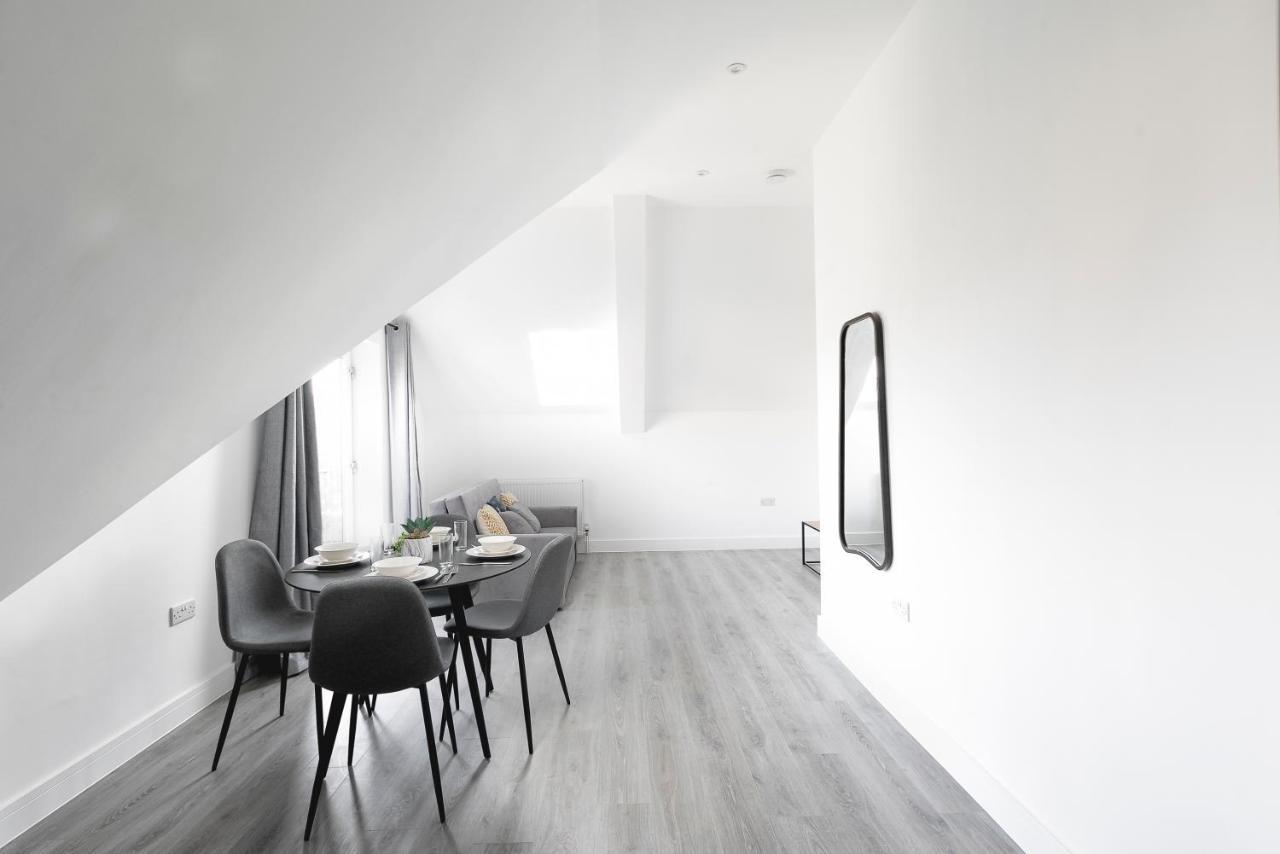 Skyvillion - London Enfield Chase Apartments With Parking & Wifi Extérieur photo