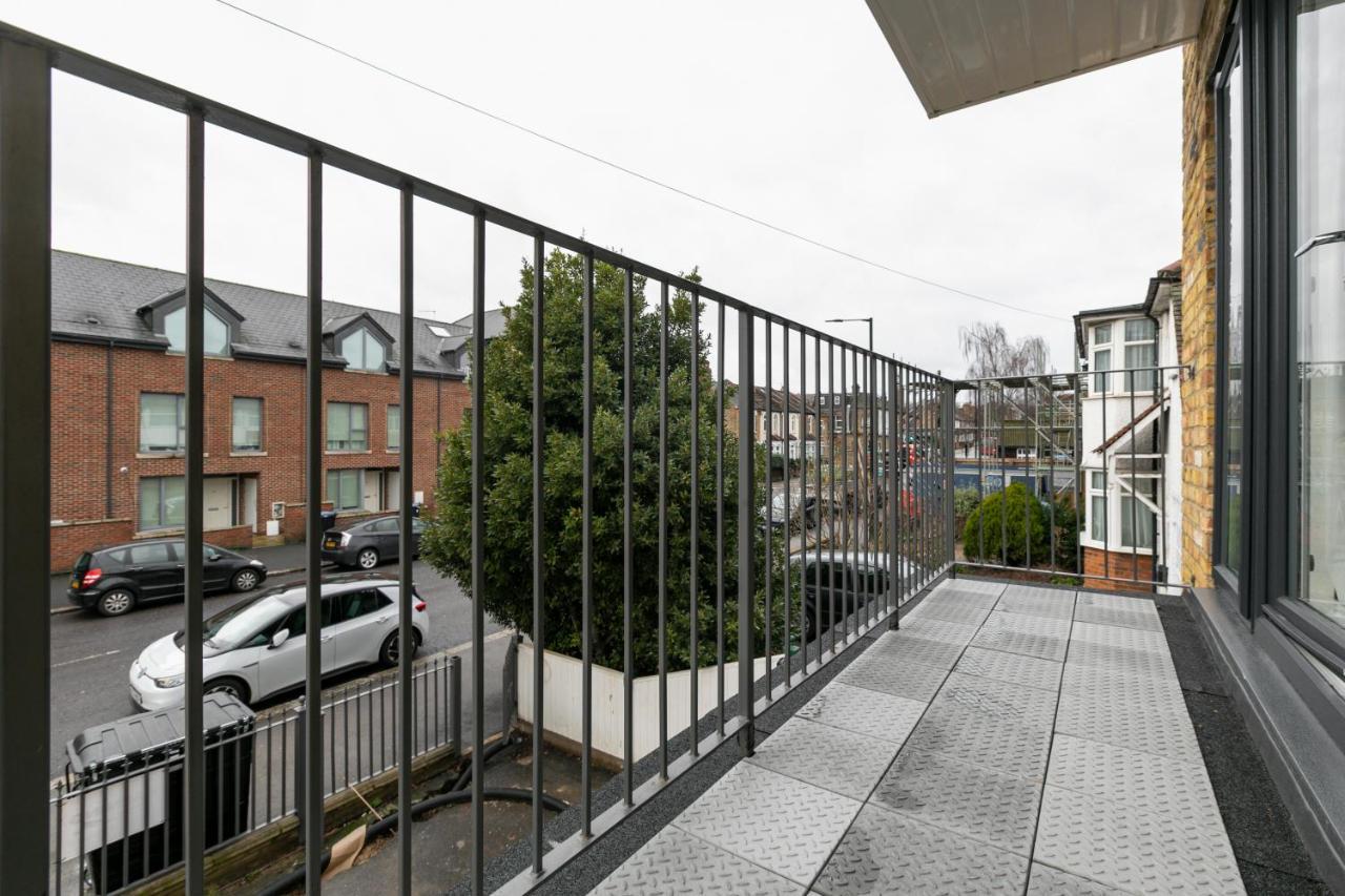 Skyvillion - London Enfield Chase Apartments With Parking & Wifi Extérieur photo