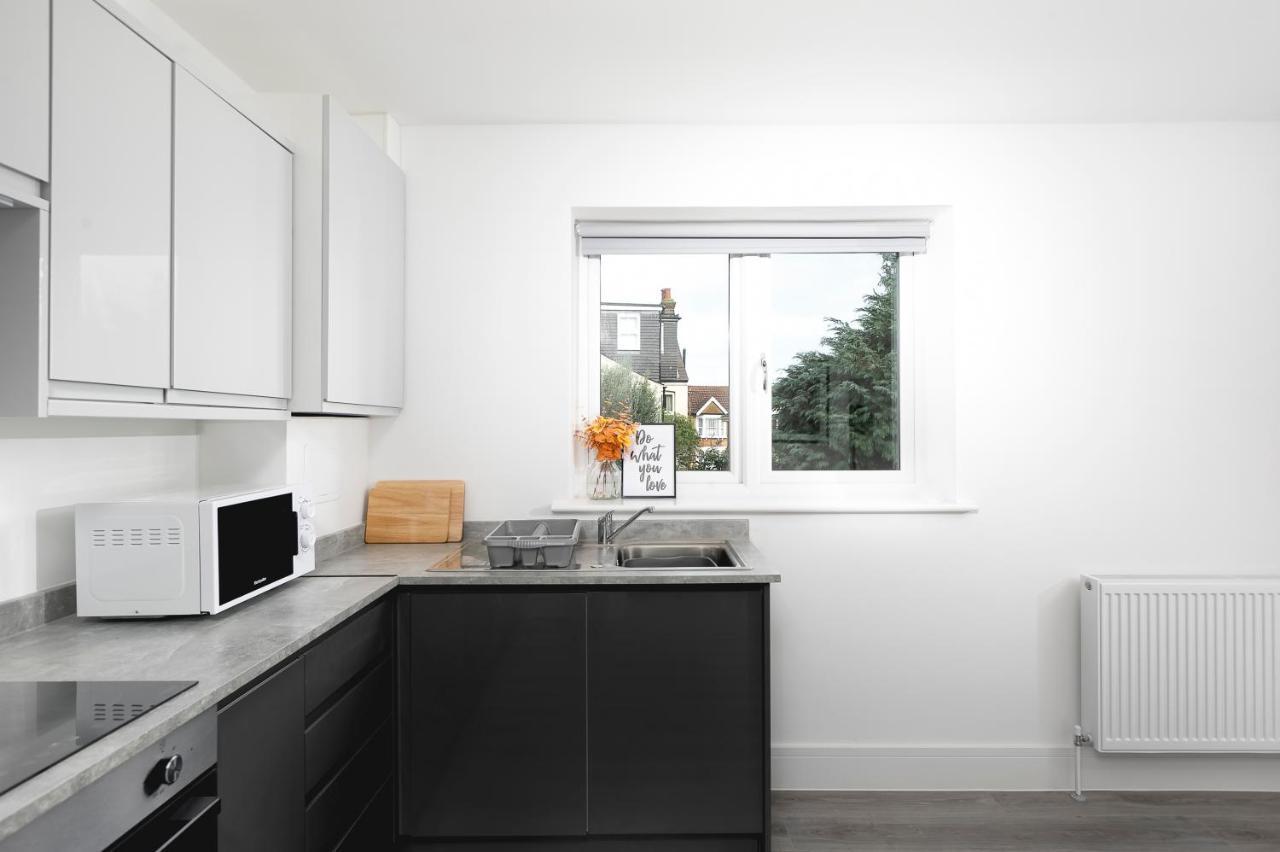 Skyvillion - London Enfield Chase Apartments With Parking & Wifi Extérieur photo