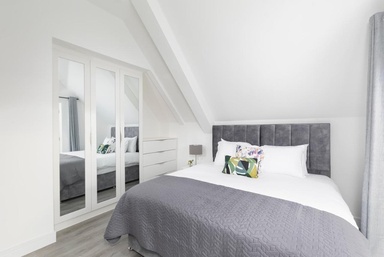 Skyvillion - London Enfield Chase Apartments With Parking & Wifi Extérieur photo