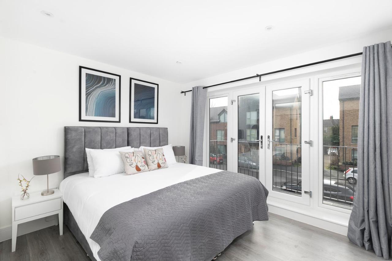 Skyvillion - London Enfield Chase Apartments With Parking & Wifi Extérieur photo