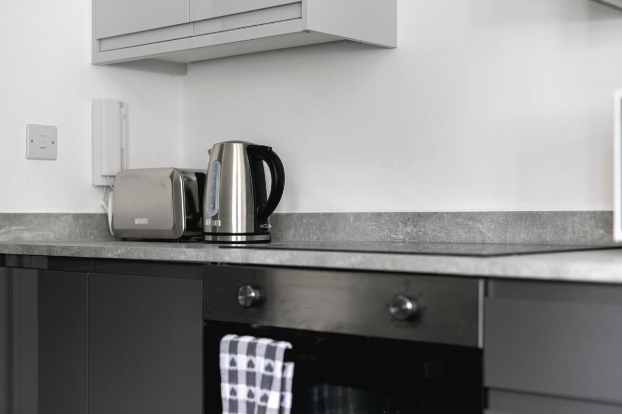 Skyvillion - London Enfield Chase Apartments With Parking & Wifi Extérieur photo