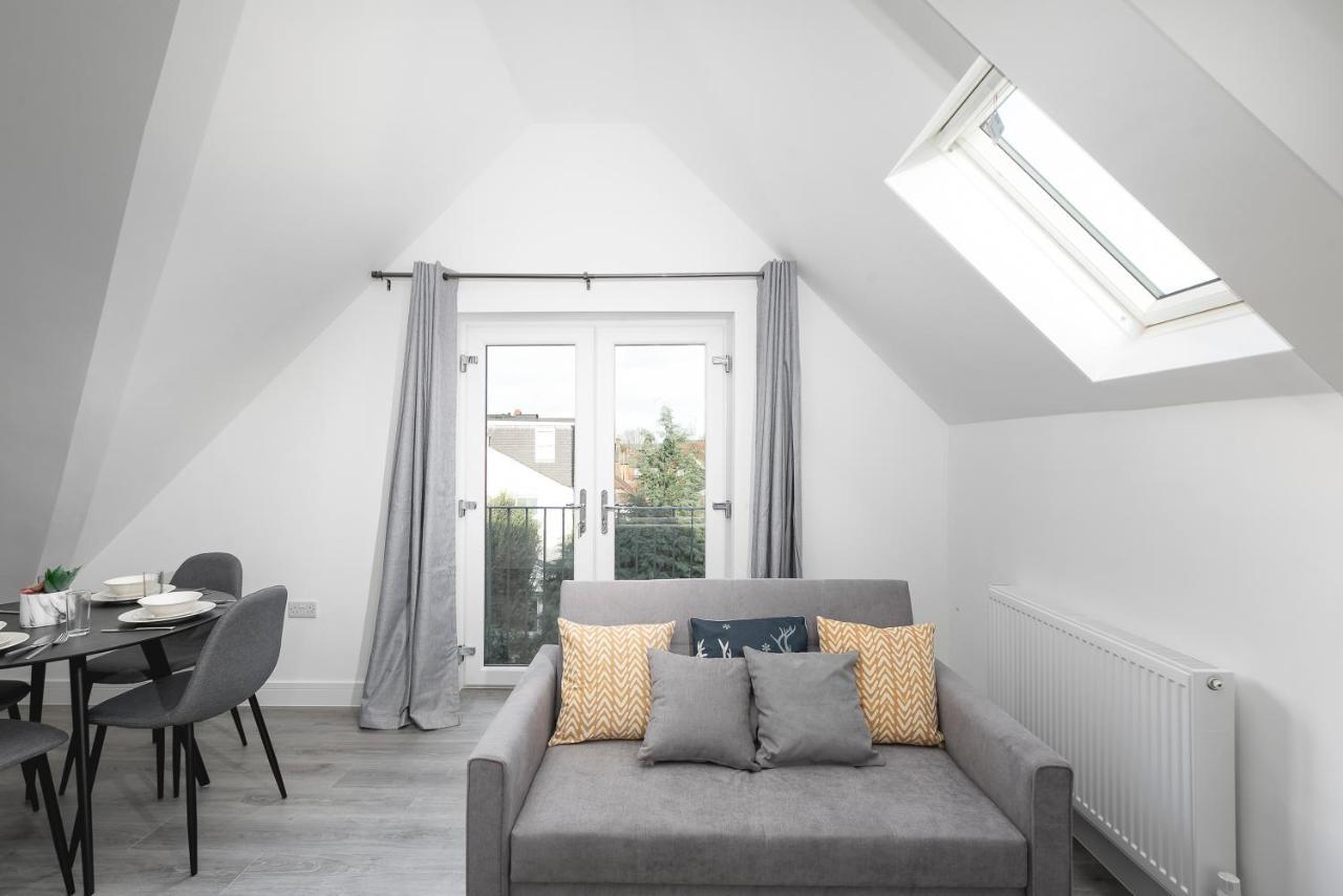 Skyvillion - London Enfield Chase Apartments With Parking & Wifi Extérieur photo