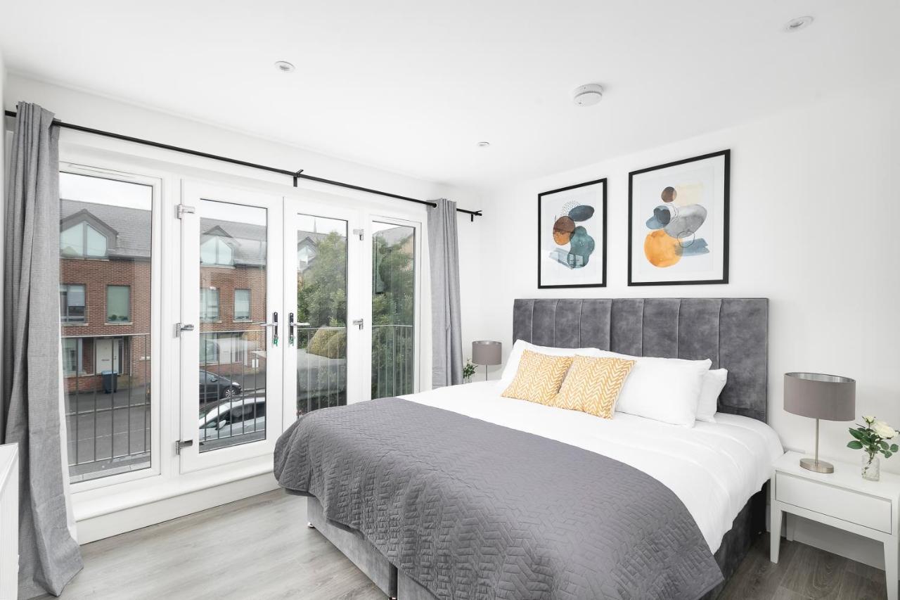 Skyvillion - London Enfield Chase Apartments With Parking & Wifi Extérieur photo