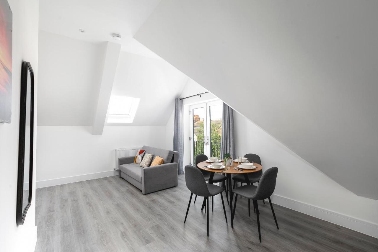 Skyvillion - London Enfield Chase Apartments With Parking & Wifi Extérieur photo