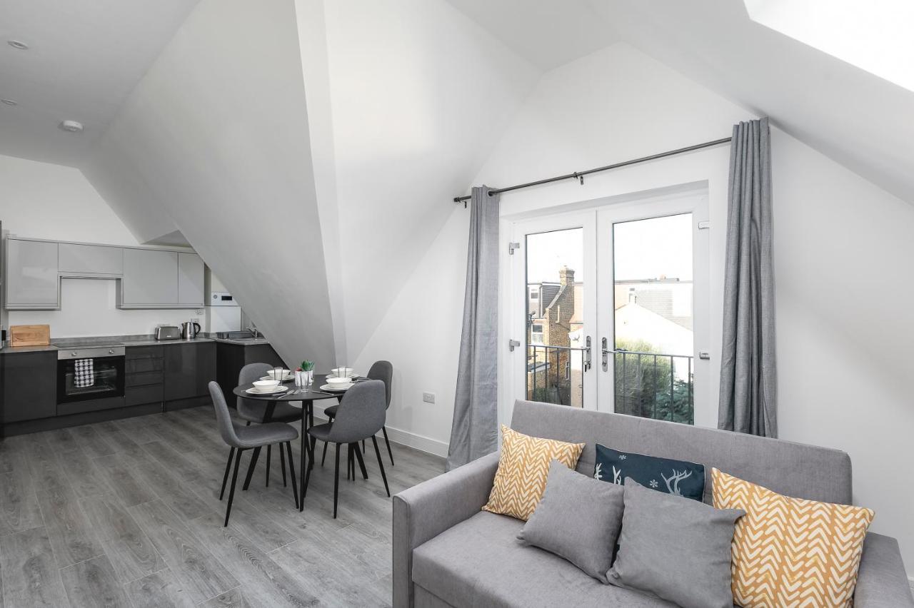 Skyvillion - London Enfield Chase Apartments With Parking & Wifi Extérieur photo