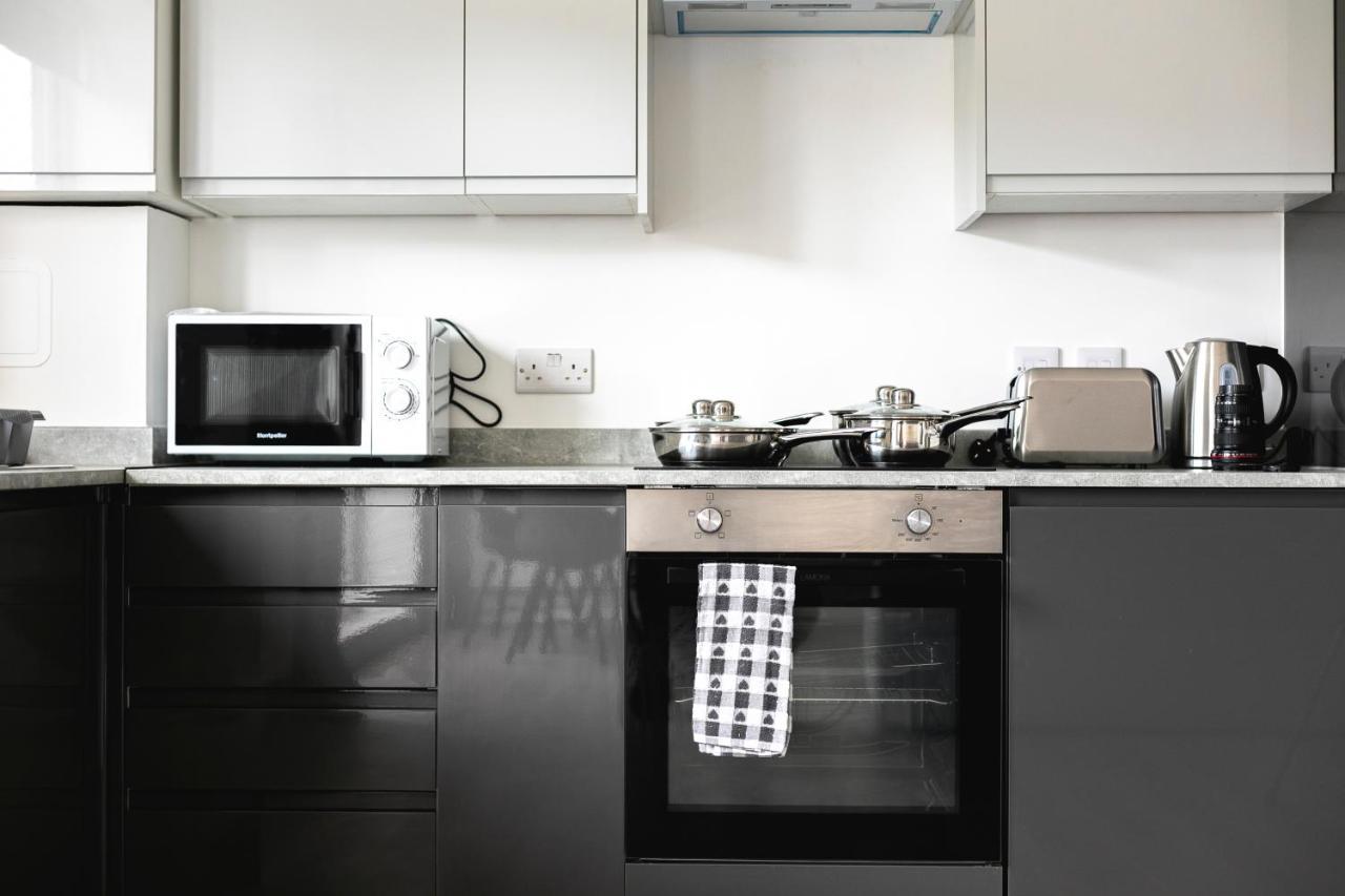 Skyvillion - London Enfield Chase Apartments With Parking & Wifi Extérieur photo