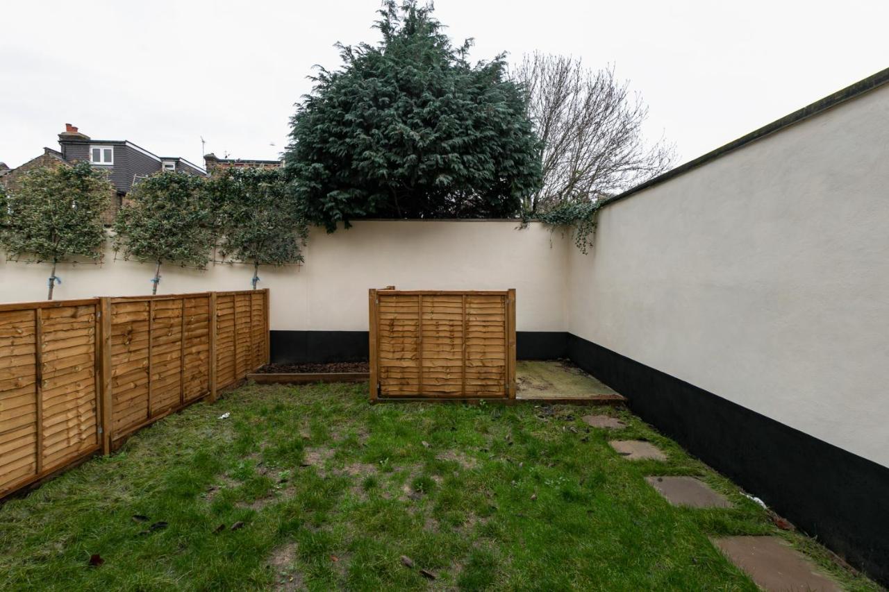 Skyvillion - London Enfield Chase Apartments With Parking & Wifi Extérieur photo