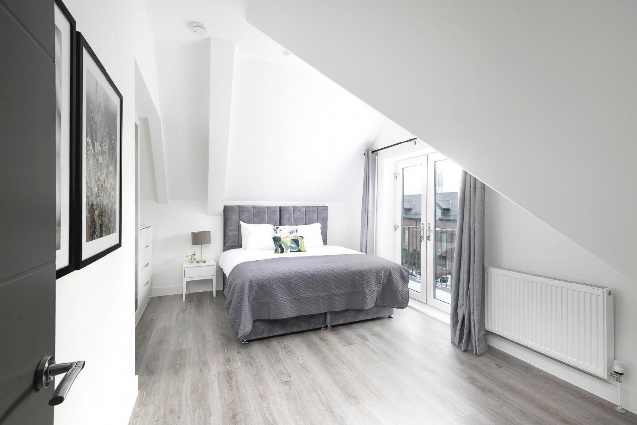 Skyvillion - London Enfield Chase Apartments With Parking & Wifi Extérieur photo