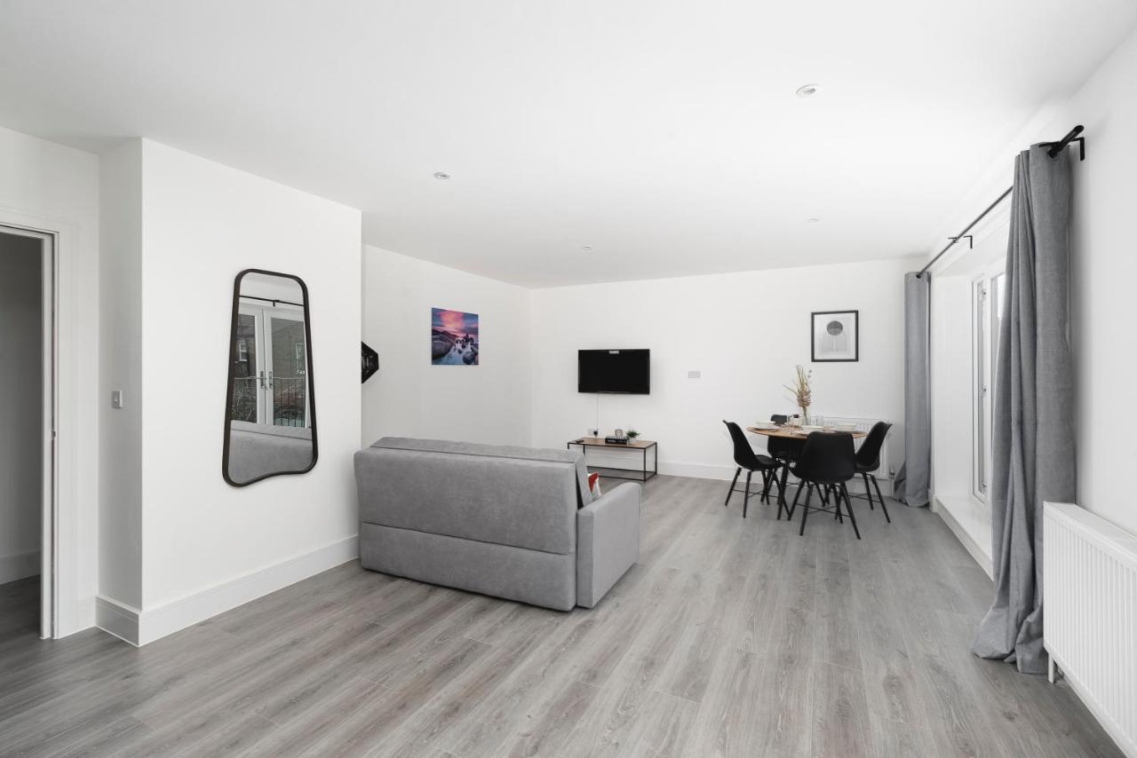 Skyvillion - London Enfield Chase Apartments With Parking & Wifi Extérieur photo