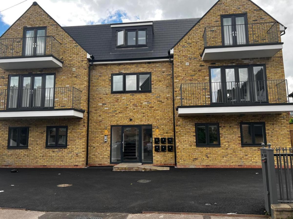 Skyvillion - London Enfield Chase Apartments With Parking & Wifi Extérieur photo